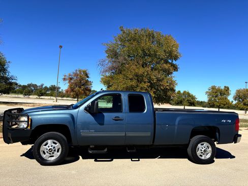 Used 2011 Chevrolet Silverado 2500 LT w/ Interior Plus Package image 6