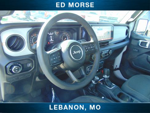 Used 2025 Jeep Gladiator Sport image 19
