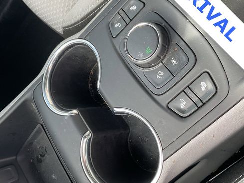 Used 2023 GMC Terrain SLE w/ Driver Convenience Package image 19