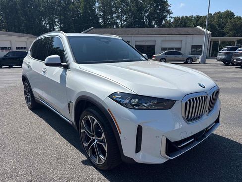 Used 2024 BMW X5 xDrive40i w/ Premium Package AWD/4WD image 4