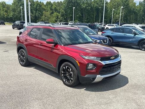 Used 2022 Chevrolet TrailBlazer LT w/ Driver Confidence Package FWD image 2