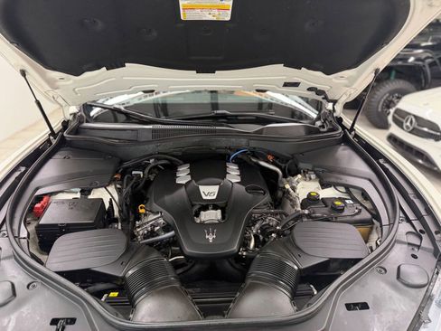 Used 2021 Maserati Levante AWD/4WD image 35