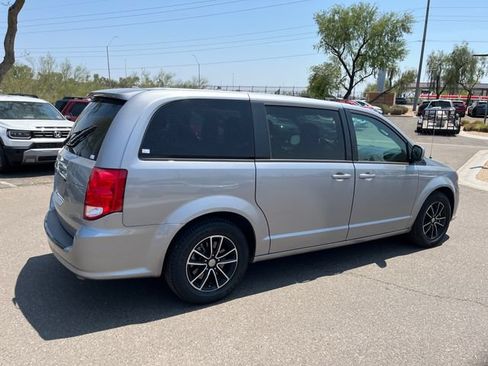 Used 2018 Dodge Grand Caravan SE FWD image 5