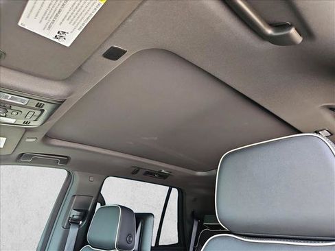 Used 2024 GMC Yukon SLT w/ SLT Luxury Package AWD/4WD image 15