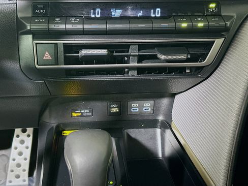 Certified 2025 Toyota Camry SE FWD image 23