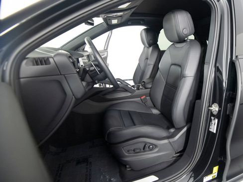 Certified 2026 Porsche Cayenne Coupe AWD/4WD image 5