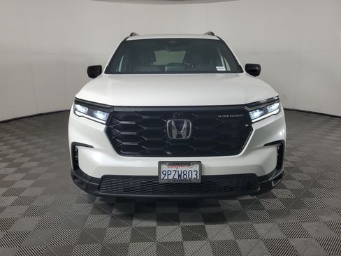 Certified 2025 Honda Pilot Black Edition image 9