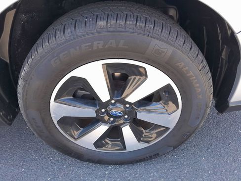 Used 2017 Subaru Forester 2.5i w/ Alloy Wheel Package AWD/4WD image 40