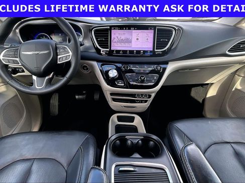 Used 2022 Chrysler Pacifica Touring-L FWD image 11
