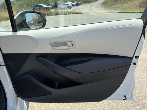 Used 2023 Toyota Corolla LE image 14