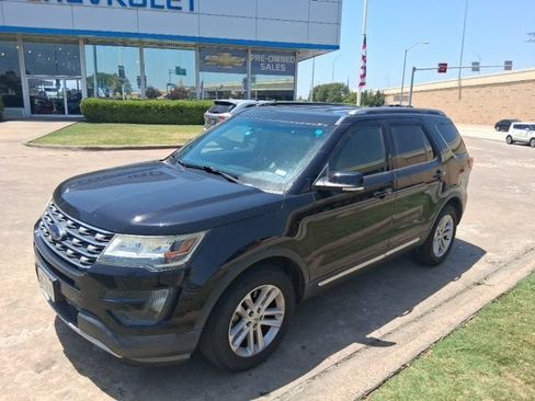 Used 2016 Ford Explorer XLT w/ Equipment Group 202A FWD image 2