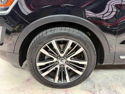 Used 2017 Ford Explorer XLT w/ Equipment Group 201A FWD image 38
