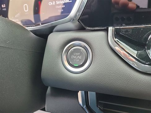 New 2025 GMC Canyon Elevation w/ Technology Package image 18