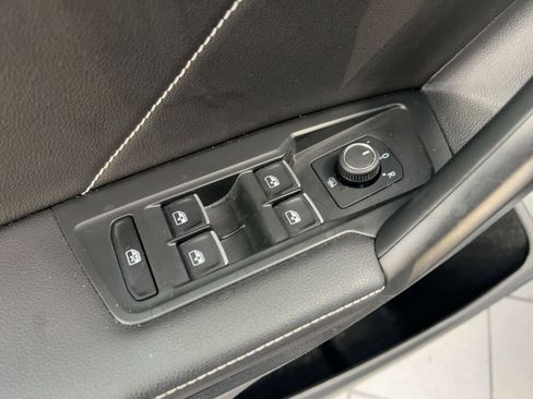 Used 2024 Volkswagen Tiguan SE image 13