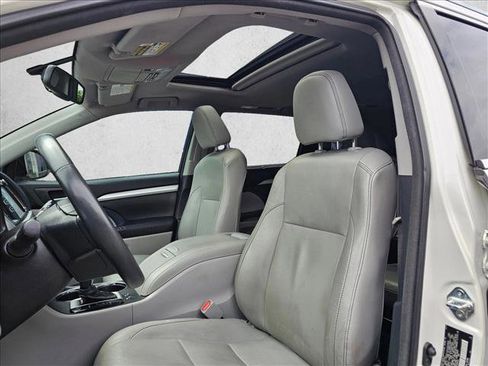Used 2014 Toyota Highlander XLE AWD/4WD image 20
