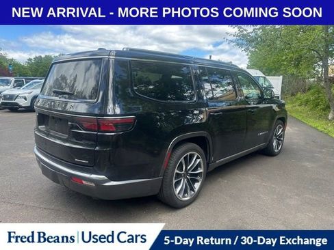 Used 2022 Jeep Wagoneer Series III w/ Premium Group I AWD/4WD image 4