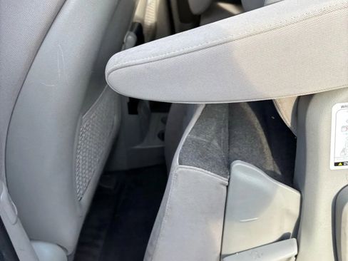 Used 2015 Kia Sedona LX w/ LX Convenience Package image 23