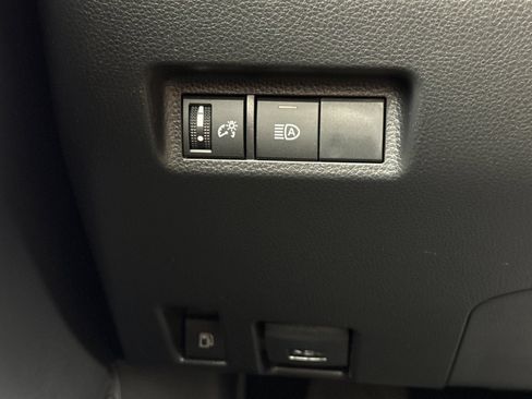 Used 2025 Toyota RAV4 LE AWD/4WD image 29