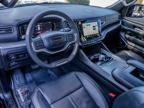 Used 2024 Jeep Wagoneer L Series II w/ Flexible Seating Group image 4