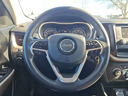 Used 2018 Jeep Cherokee Latitude image 14