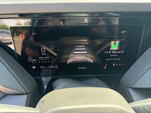 Used 2025 GMC Yukon XL Denali AWD/4WD image 32