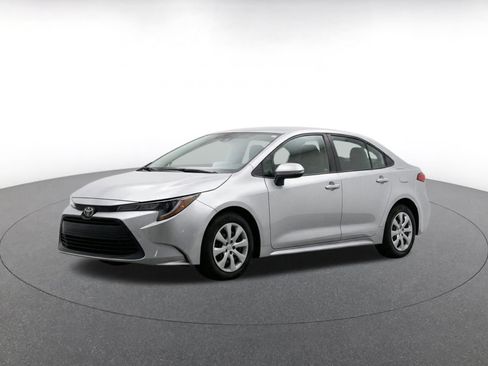 Used 2025 Toyota Corolla LE FWD image 3