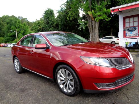 Used 2014 Lincoln MKS image 3