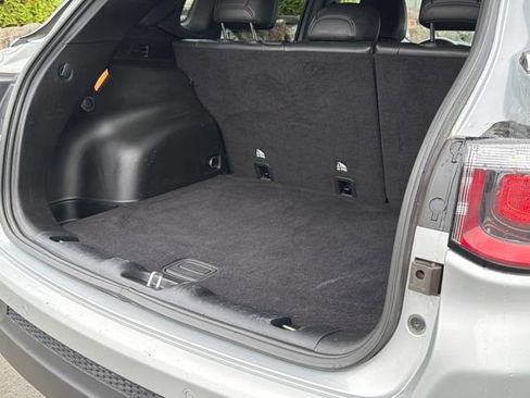 Used 2024 Jeep Compass Limited image 9