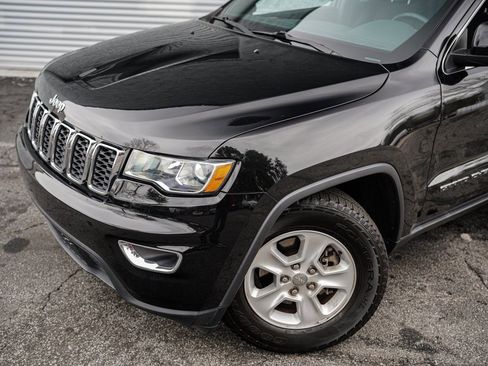 Used 2017 Jeep Grand Cherokee Laredo image 2