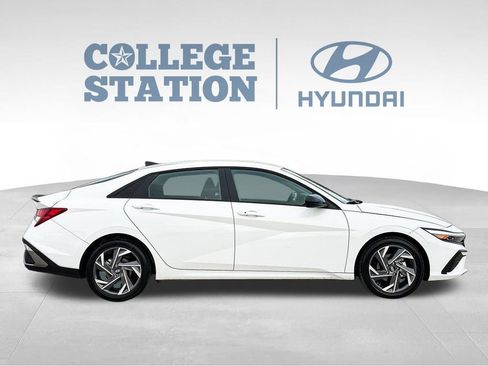 Used 2025 Hyundai Elantra Sport w/ Cargo Package FWD image 11