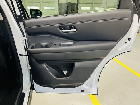 New 2026 Nissan Pathfinder Platinum image 31