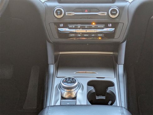 Used 2020 Ford Explorer XLT image 8