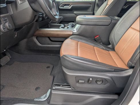 Used 2025 Chevrolet Silverado 2500 High Country w/ High Country Premium Package AWD/4WD image 11
