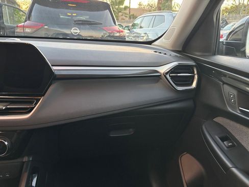 Used 2025 Chevrolet TrailBlazer LT image 35