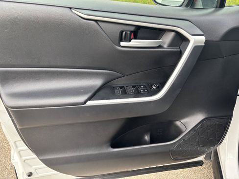 Used 2025 Toyota RAV4 XLE AWD/4WD image 13