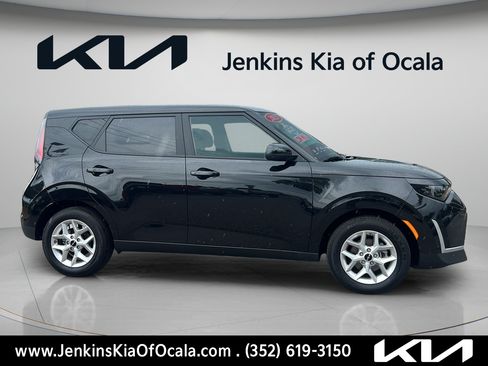 Certified 2025 Kia Soul LX w/ LX Technology Package FWD image 2