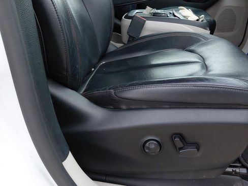 Used 2019 Chrysler Pacifica Touring-L Plus w/ Tire & Wheel Group FWD image 13