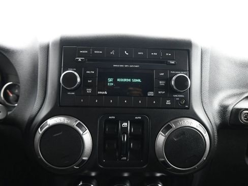 Used 2017 Jeep Wrangler Unlimited Willys image 16