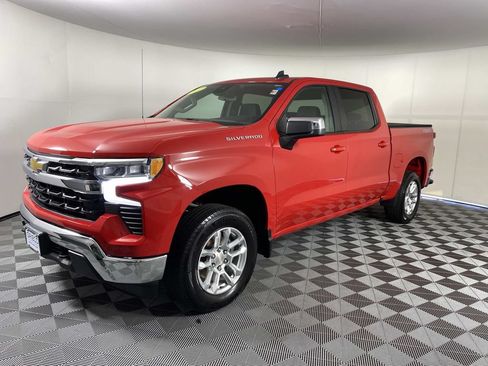Used 2022 Chevrolet Silverado 1500 LT AWD/4WD image 4