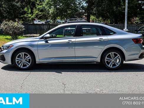 Used 2024 Volkswagen Jetta SE FWD image 9