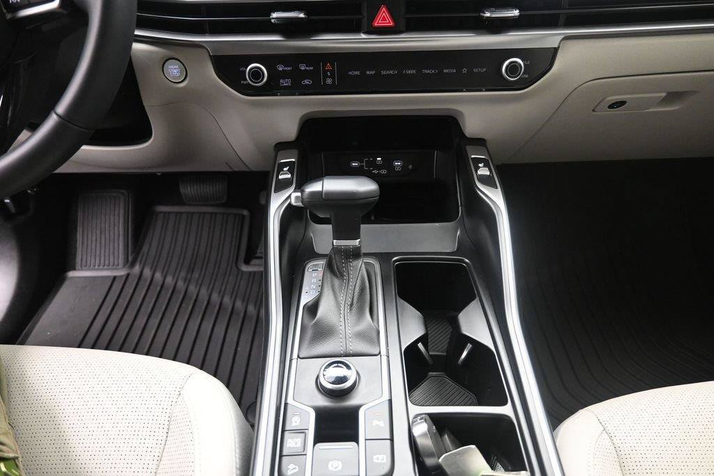 Used 2025 Kia Sorento S FWD image 13