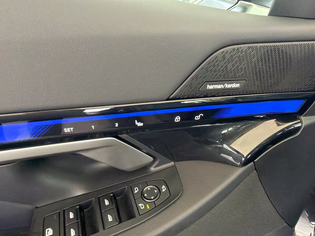 Used 2024 BMW i5 eDrive40i w/ Premium Package RWD image 39