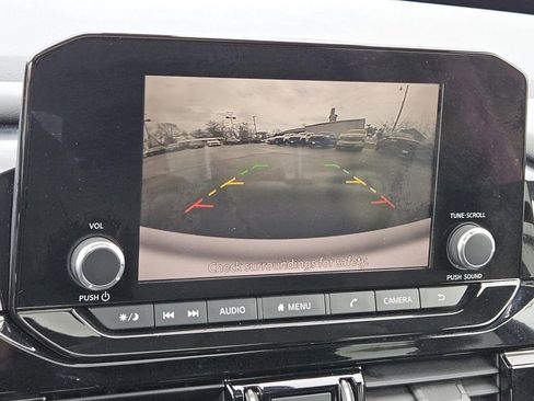 Used 2022 Nissan Pathfinder SV w/ SV Premium Package image 16