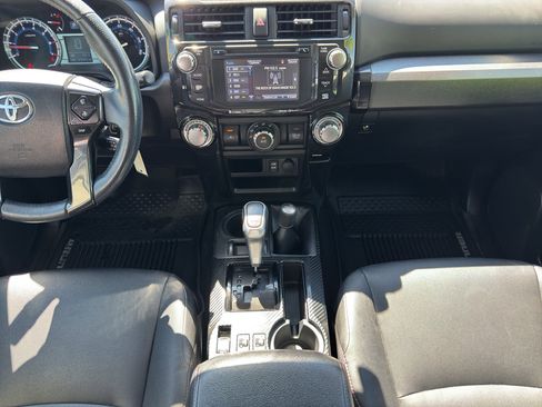 Used 2018 Toyota 4Runner TRD Off-Road Premium AWD/4WD image 10