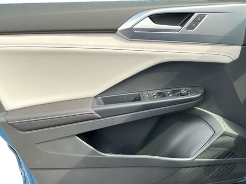 New 2025 Volkswagen Taos SE image 20