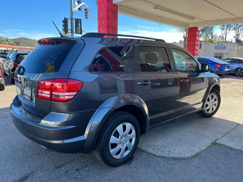 Used 2017 Dodge Journey SE image 6
