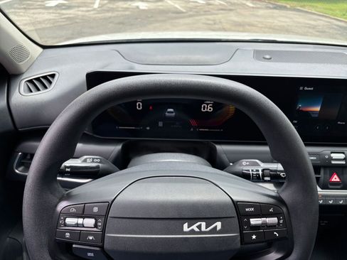Used 2025 Kia K4 FWD image 29