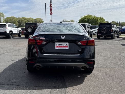 Used 2019 Nissan Altima 2.5 SR w/ SR Premium Package AWD/4WD image 6