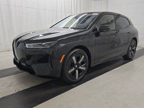 Used 2024 BMW iX xDrive50 w/ Sport Package AWD/4WD image 3