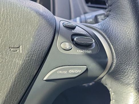 Used 2020 Nissan Pathfinder SV image 26